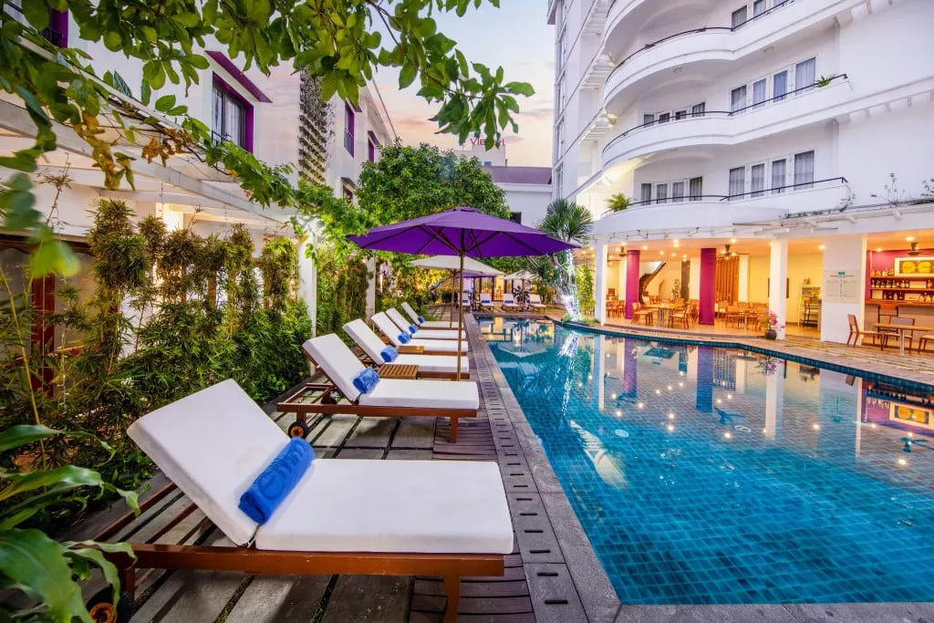 Nội thất phòng khách sạn ÊMM Huế