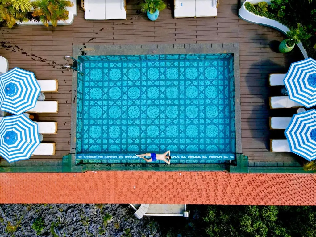 Nội thất phòng ngủ tại Hôtel Perle d'Orient Cát Bà