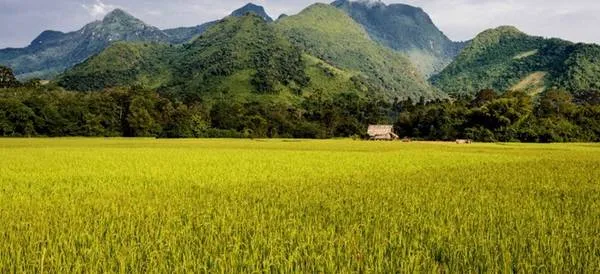 Nong Khiaw, Lào với khung cảnh bình yên bên sông