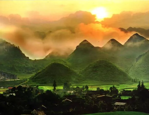 Núi đôi Quản Bạ. Ảnh: hinhanhdepnhat.net
