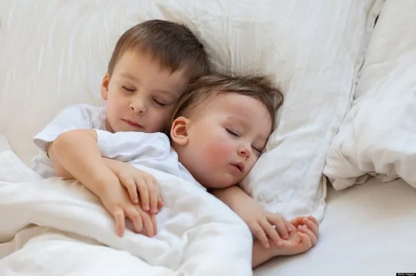 Bí Quyết Giúp Trẻ Vượt Qua Giao Mùa Khỏe Mạnh 6 o mothers sleep facebook e1475035658401max