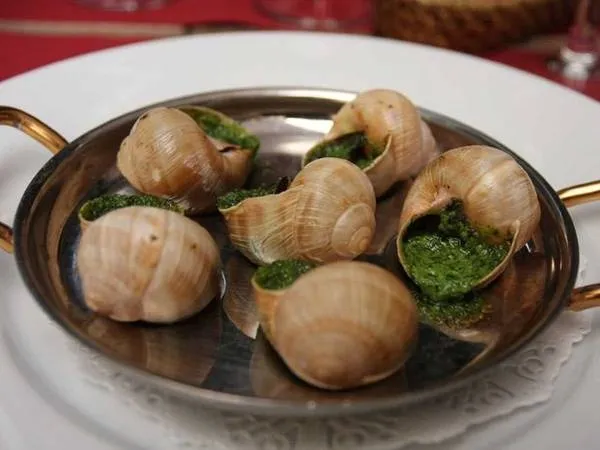 Ốc sên nướng bơ tỏi (Escargot)