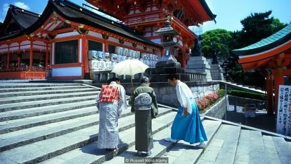 Omotenashi, hay sự hiếu khách của người Nhật, thể hiện qua việc luôn mong muốn tạo ra sự hài hòa và tránh xung đột. Đây là một nét văn hóa đặc trưng của người Nhật. Ảnh: Russell Kord/Alamy.