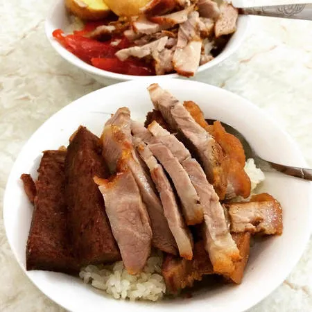 Pate và thịt kho