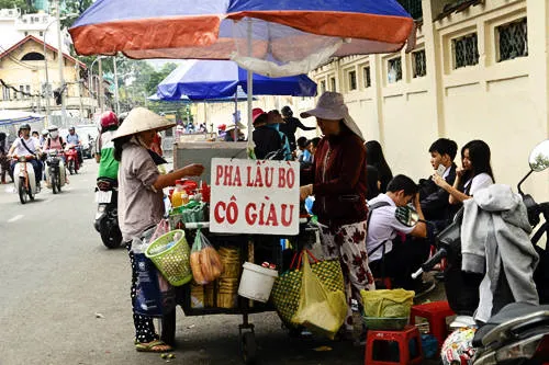 Phá lấu bò - món ăn vặt được yêu thích tại Sài Gòn. Nguồn: Phong Vinh