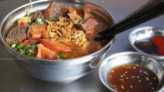 Phá lấu Chú Ba