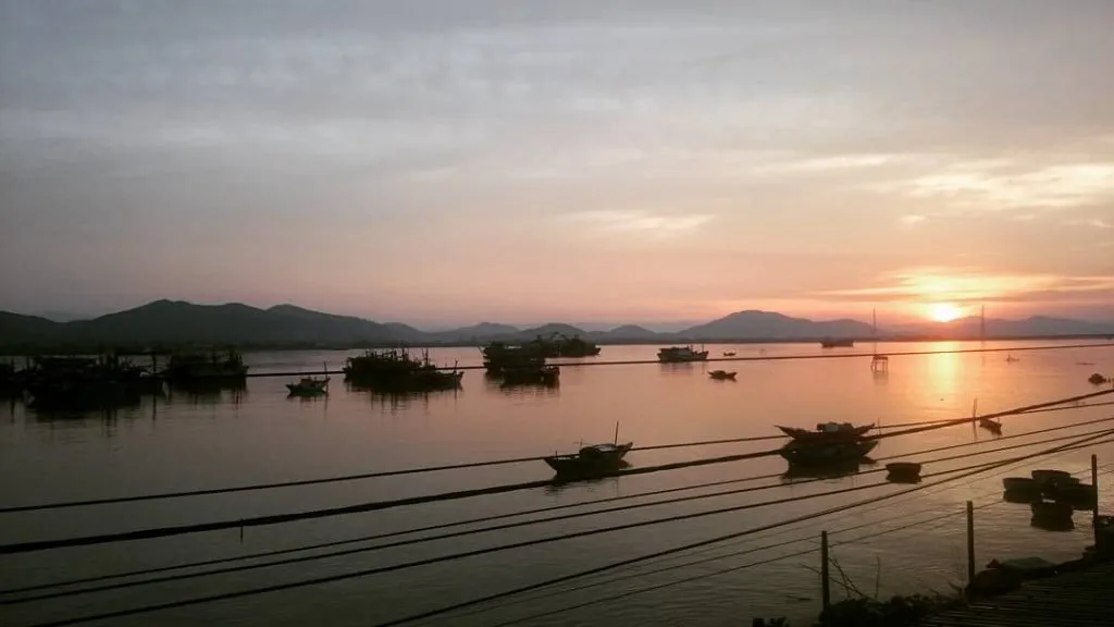 Phà sông Gianh trong chiến tranh. Alt: Hình ảnh tư liệu về phà sông Gianh trong thời kỳ chiến tranh