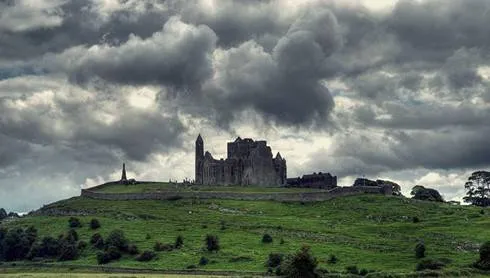 Pháo đài Rock of Cashel - điểm du lịch nổi tiếng ở Ireland.
