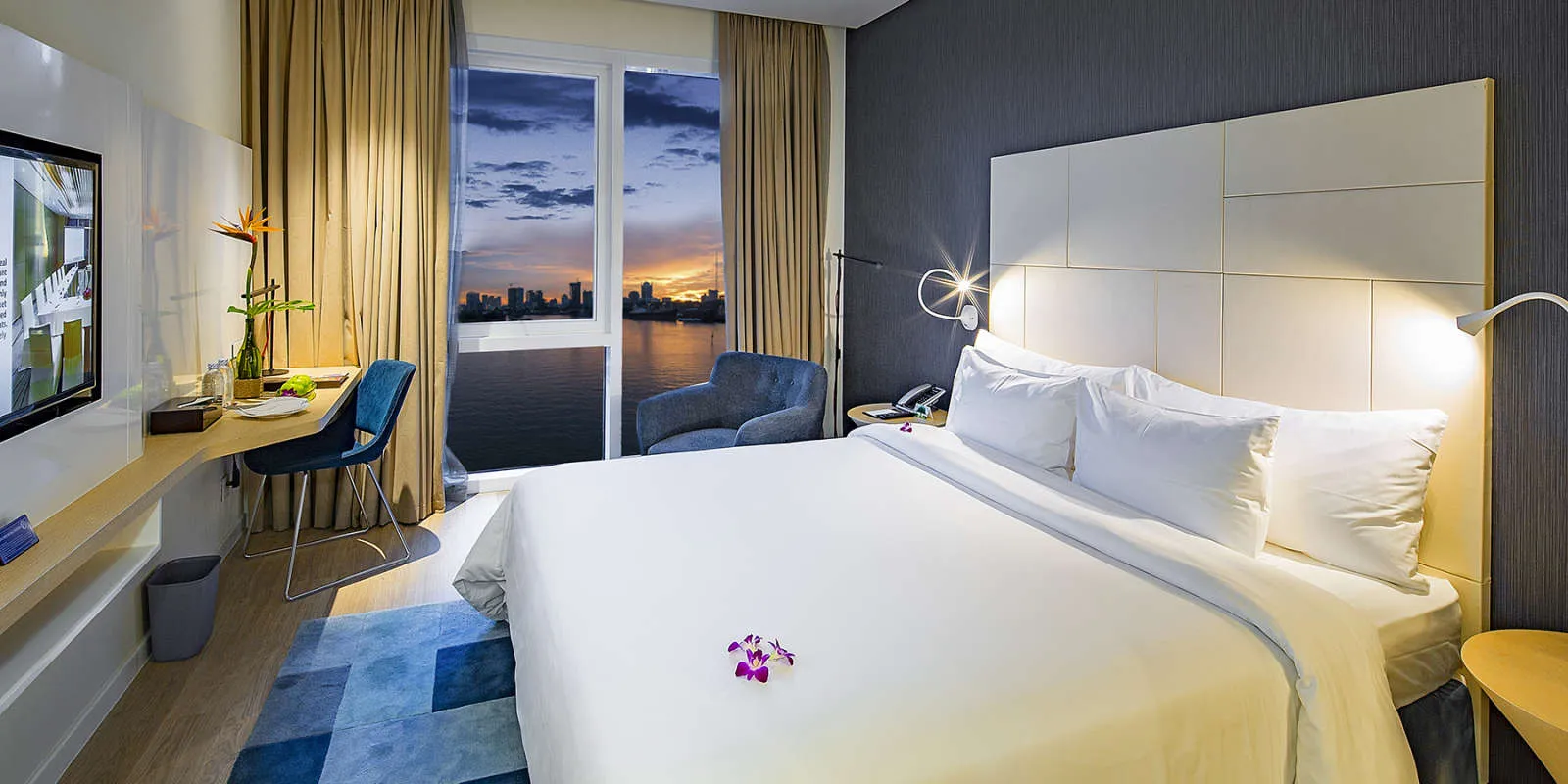 Phòng Deluxe tại Liberty Central Saigon Riverside