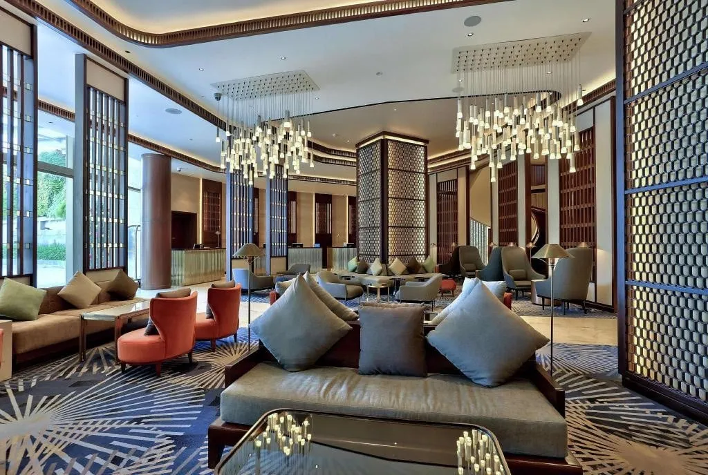 Phòng ngủ Hilton Đà Nẵng với view sông Hàn