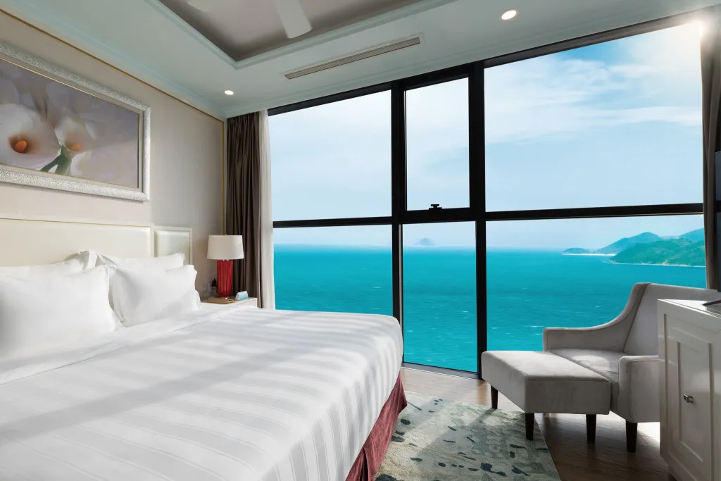 Phòng Studio tại Vinpearl Beachfront Nha Trang với giường đôi và nội thất hiện đại