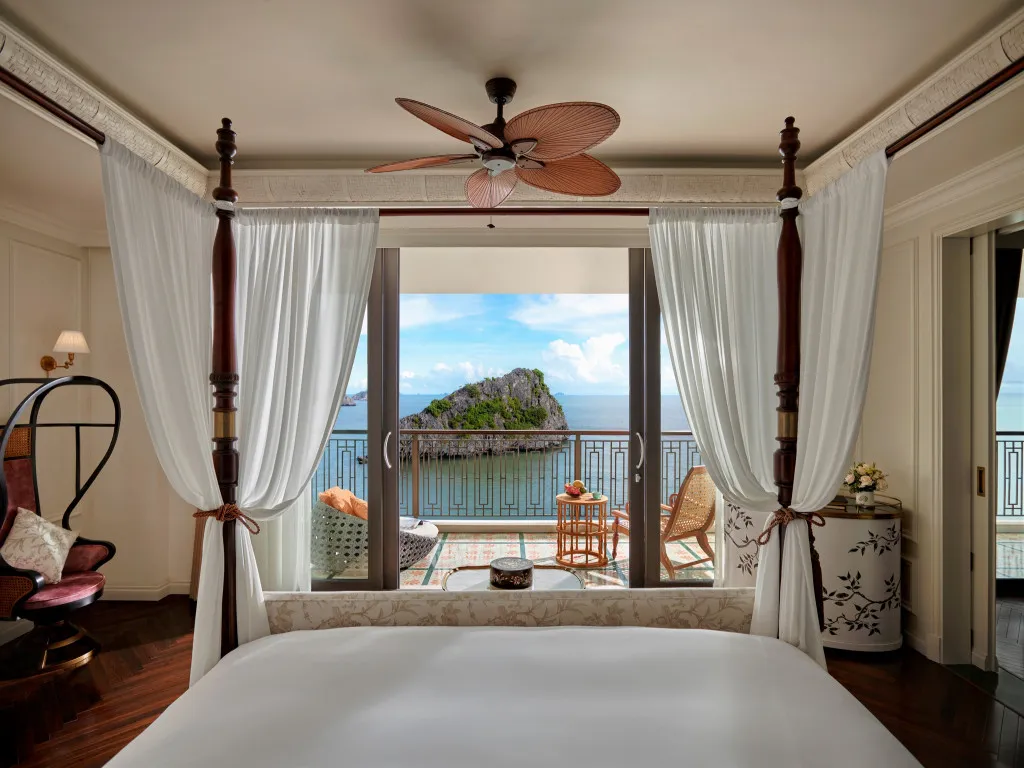 Phòng tắm sang trọng tại Hôtel Perle d'Orient Cát Bà