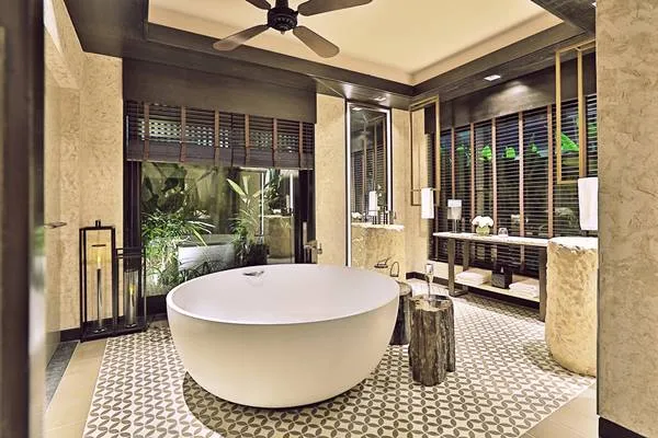 Phòng tắm trong villa tại Nam Nghi Resort