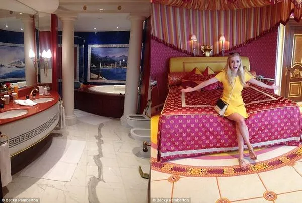 Phòng tắm và phòng khách tại Burj Al Arab