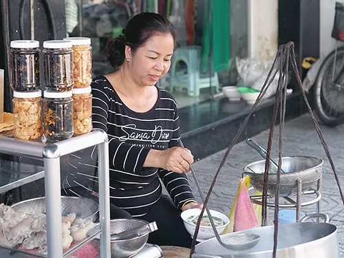 Quán bánh canh bột gạo Trần Khắc Chân. Ảnh: Tâm Linh.