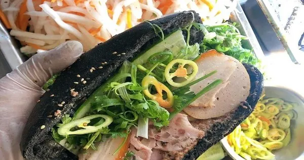 Quán bánh mì bóng đêm Cần Thơ