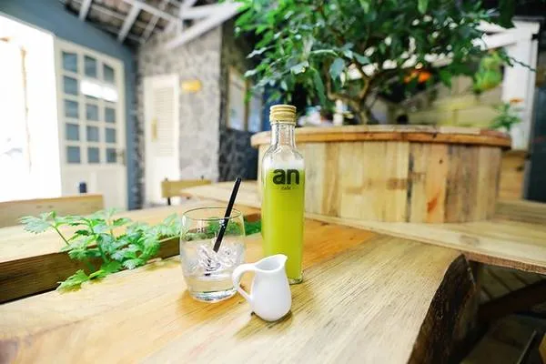 Quán cà phê Rau An phục vụ đa dạng các loại thức uống với giá cả phải chăng.
