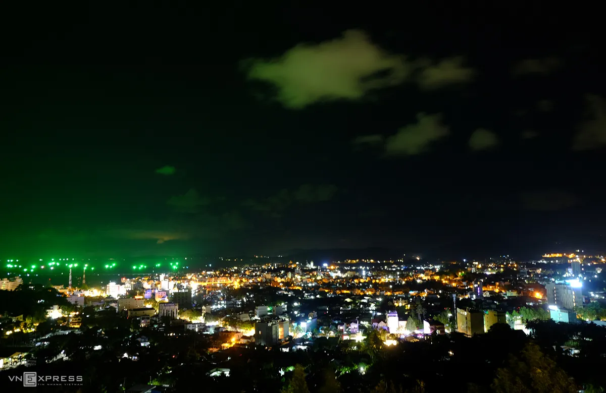 Quán cafe view biển về đêm ở Phú Quốc