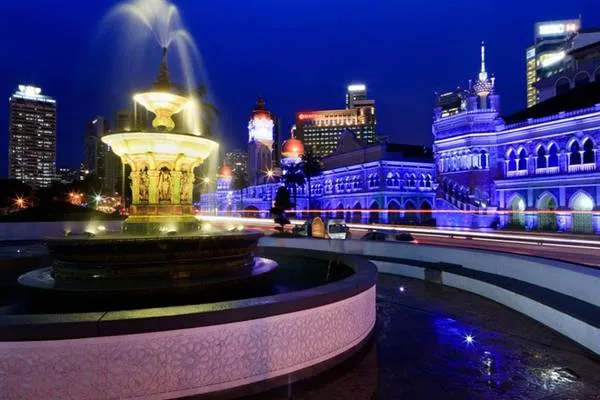 Quảng trường Độc Lập Dataran Merdeka với đài phun nước Victoria