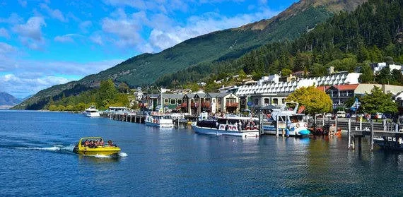 Queenstown, New Zealand - Thị trấn nghỉ dưỡng với phong cảnh núi non hùng vĩ.