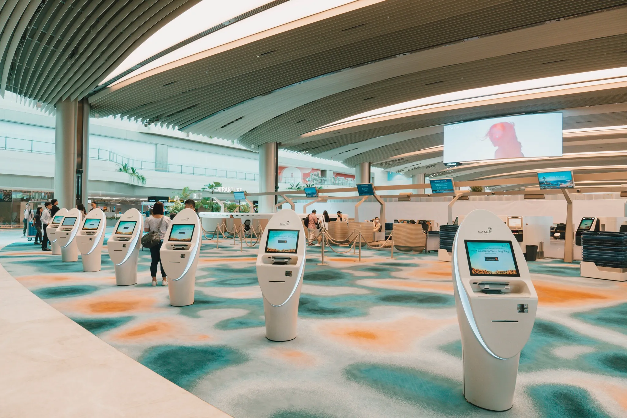 Quét mã QR tại sân bay
