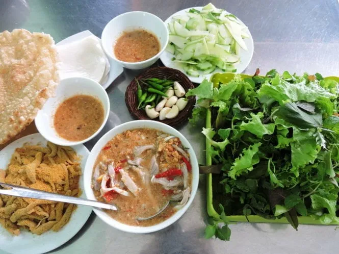 Rau sống ăn kèm gỏi cá Nam Ô