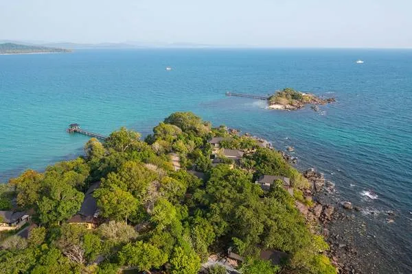 Rock Sunset Island Bar trên đảo Hòn Móng Tay