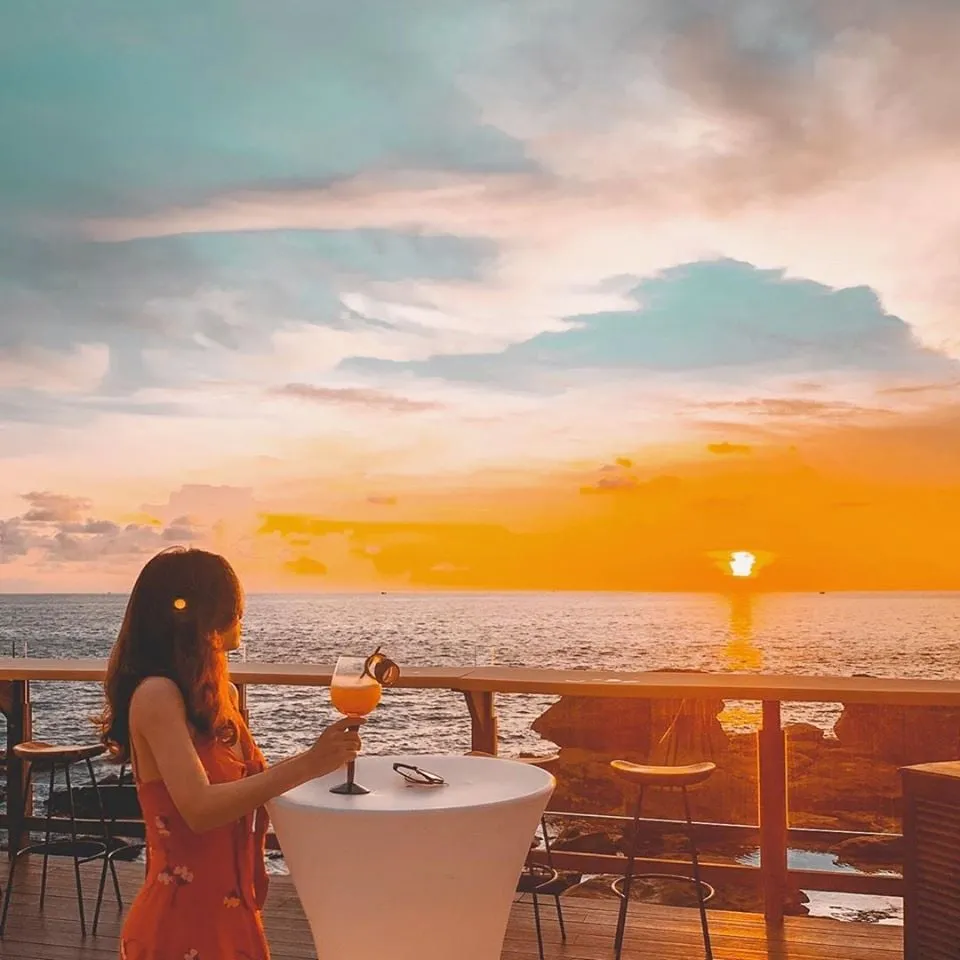 Rock Sunset Island Bar