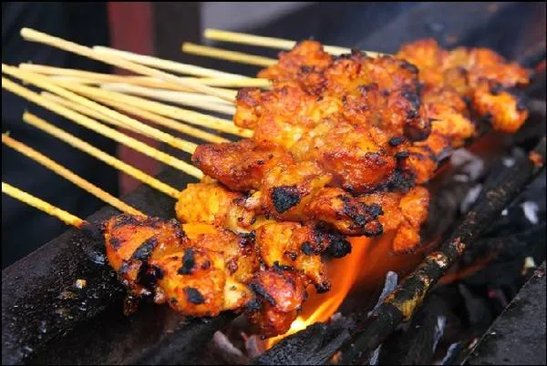 Satay - thịt xiên nướng thơm phức. Ảnh: Gokl.my