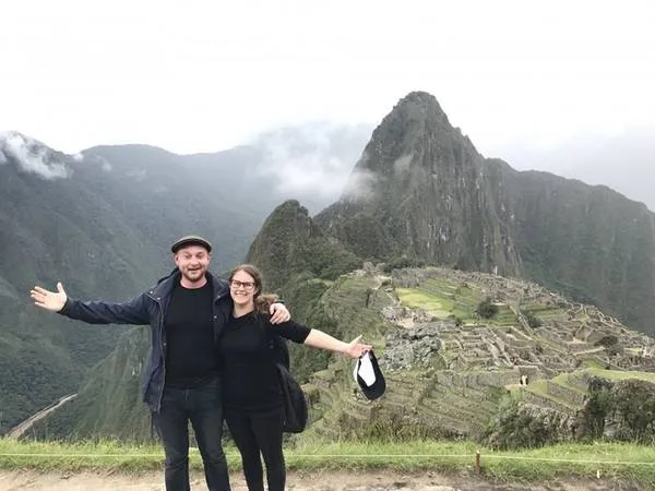 Sau khi tham quan Machu Picchu, du khách sẽ quay trở lại Aguas Calientes bằng bus.