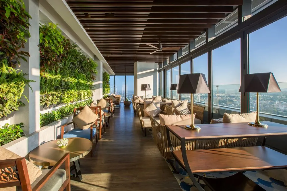 Skybar Vinpearl Hotel Huế với tầm nhìn đẹp