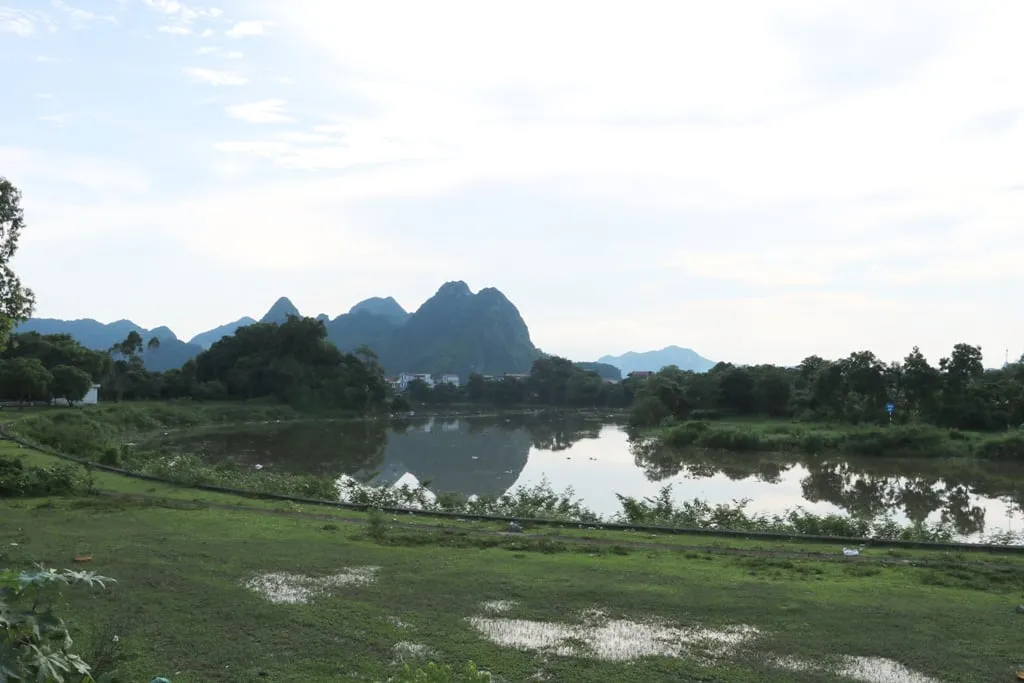 Sông Đáy bao quanh chùa Bà Đanh. Ảnh: dangcongsan.vn