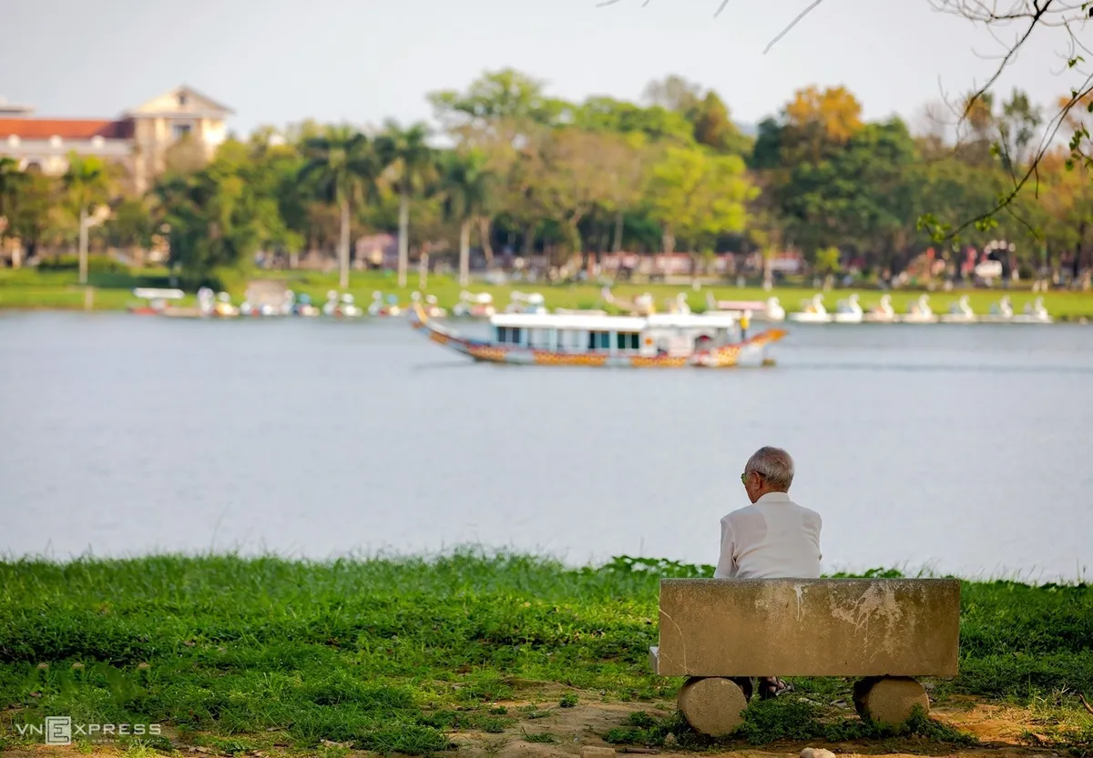 Sông Hương và núi Ngự