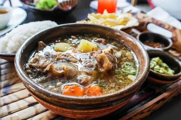 Sop Buntut: Súp đuôi bò đậm đà hương vị