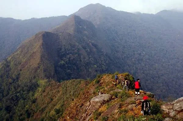 Tà Xùa với địa hình &quot;đầu rùa&quot; và &quot;sống lưng khủng long&quot;