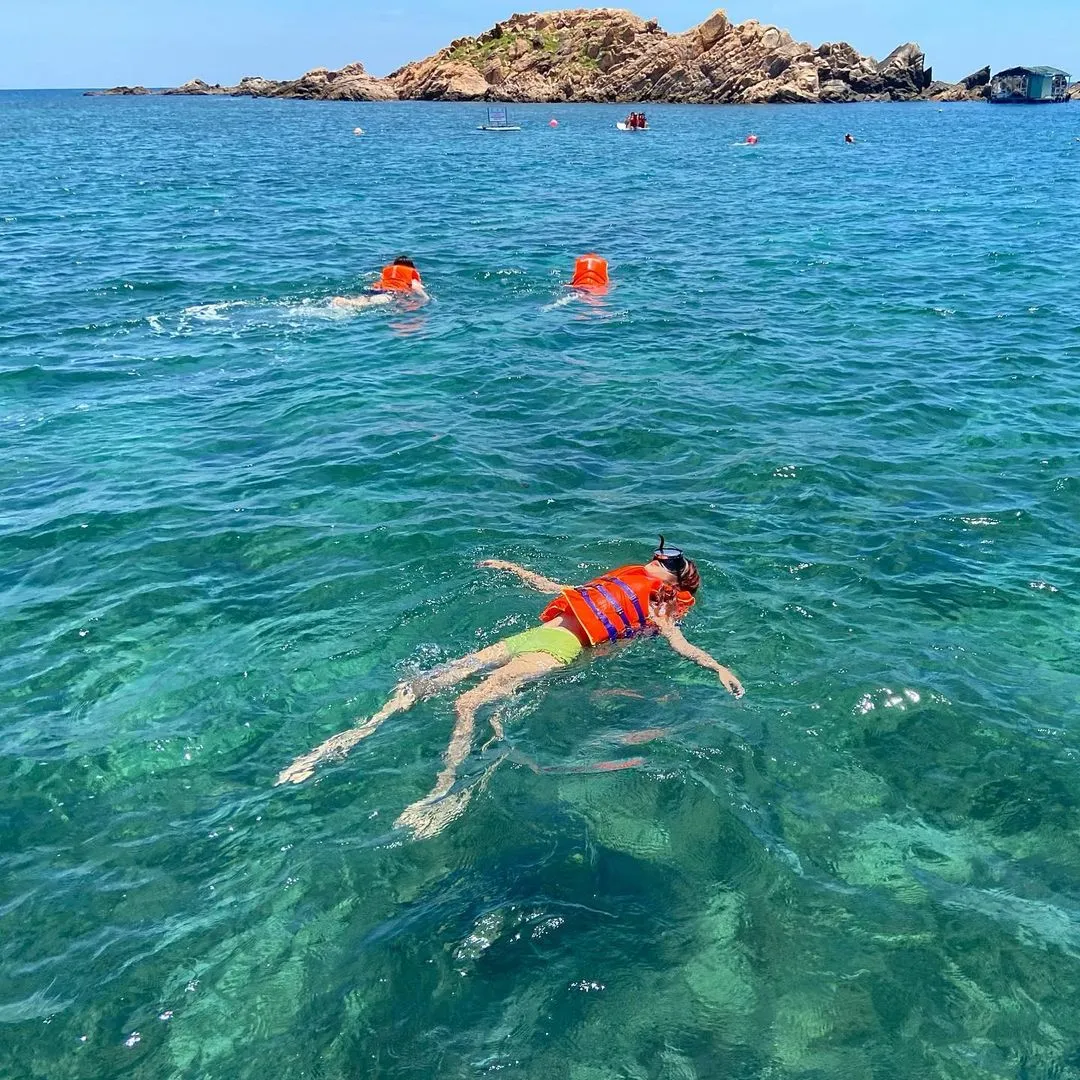 Tắm biển Hòn Khô