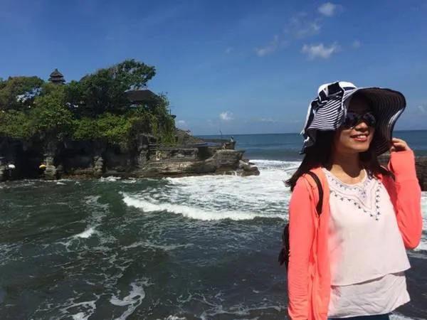 Tanah Lot - ngôi đền thiêng nổi tiếng ở Bali.