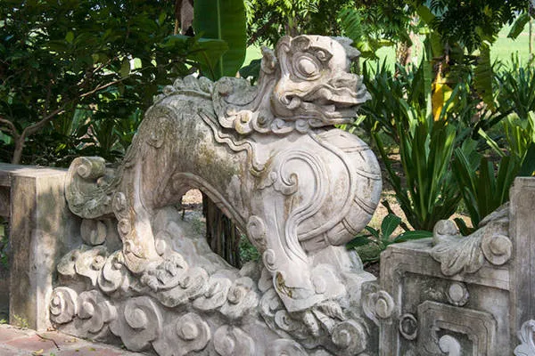 Tạo hình nghê trong sân chùa