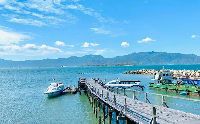 Tàu cao tốc đến Vịnh Ninh Vân
