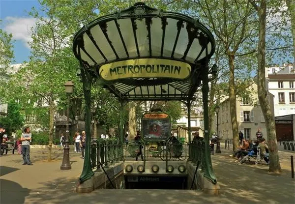Tàu điện ngầm ở Paris