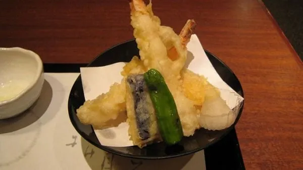 Tempura Okinawa với nguyên liệu địa phương