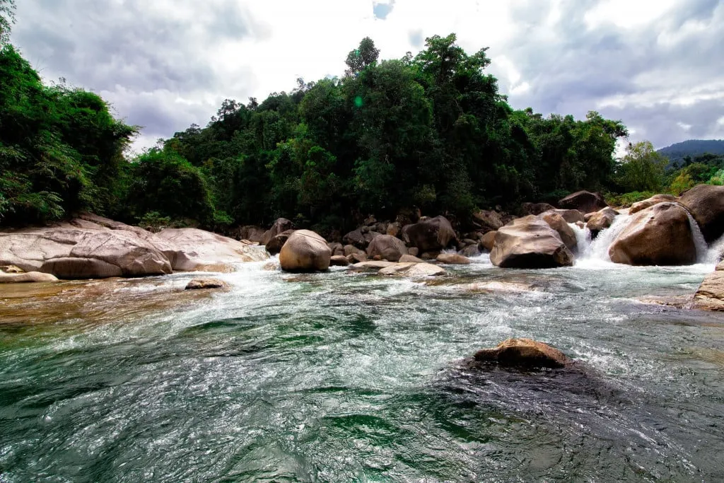 Thác nước hùng vĩ tại Suối Tiên Nha Trang