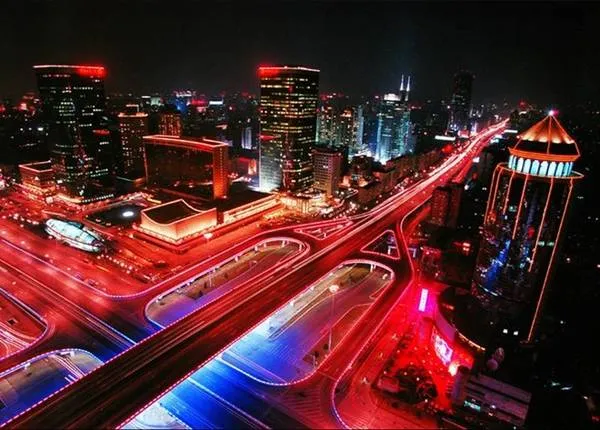 Thành phố Bắc Kinh về đêm lung linh huyền ảo. Ảnh: Beijing - Meldrenachapin.com.
