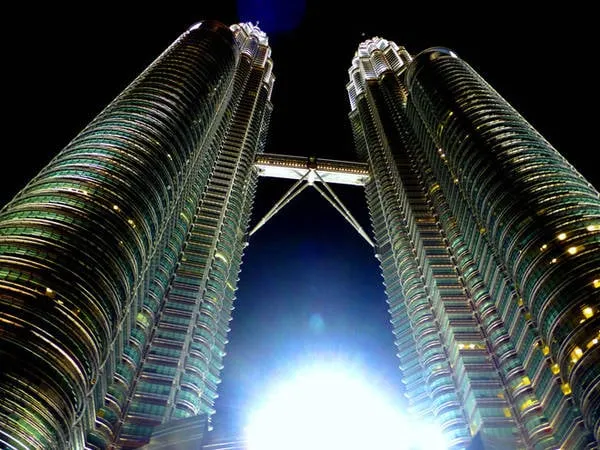 Tháp đôi Petronas, biểu tượng của Thủ đô Kuala Lumpur.