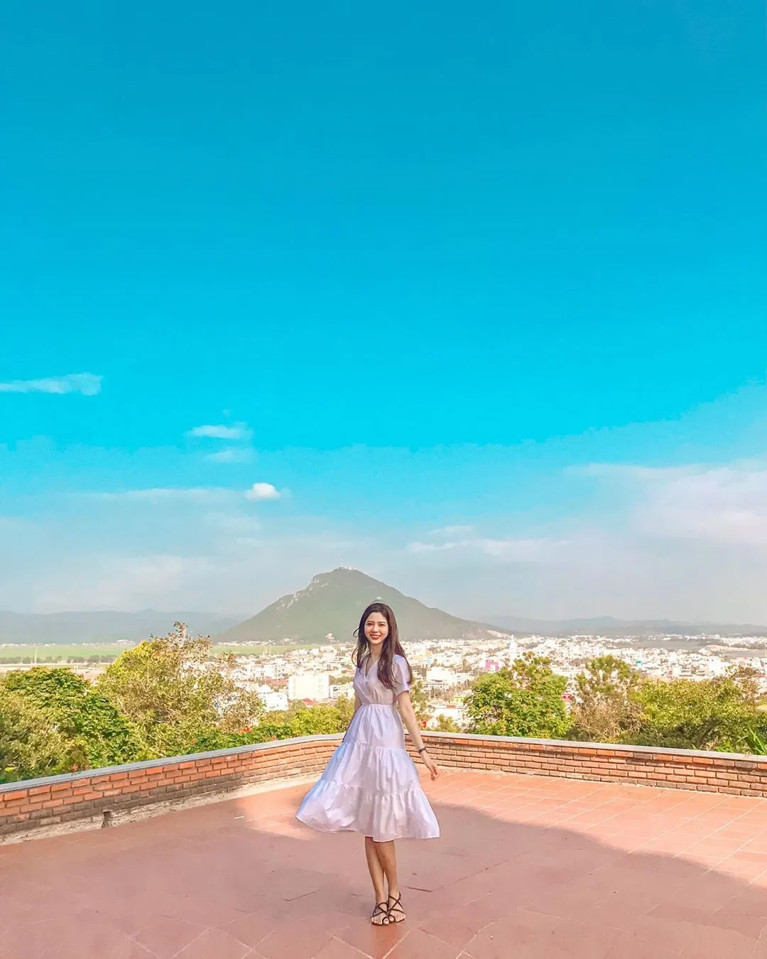 Tháp Nhạn nhìn từ xa