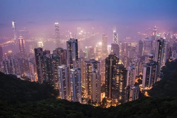 The Peak Tower, điểm đến lý tưởng để ngắm toàn cảnh Hong Kong. Alt: The Peak Tower
