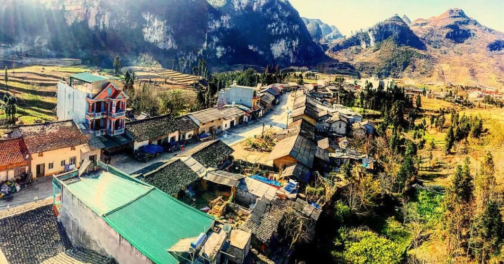 Thị trấn Phó Bảng, Hà Giang với những ngôi nhà cổ kính nằm nép mình bên sườn núi