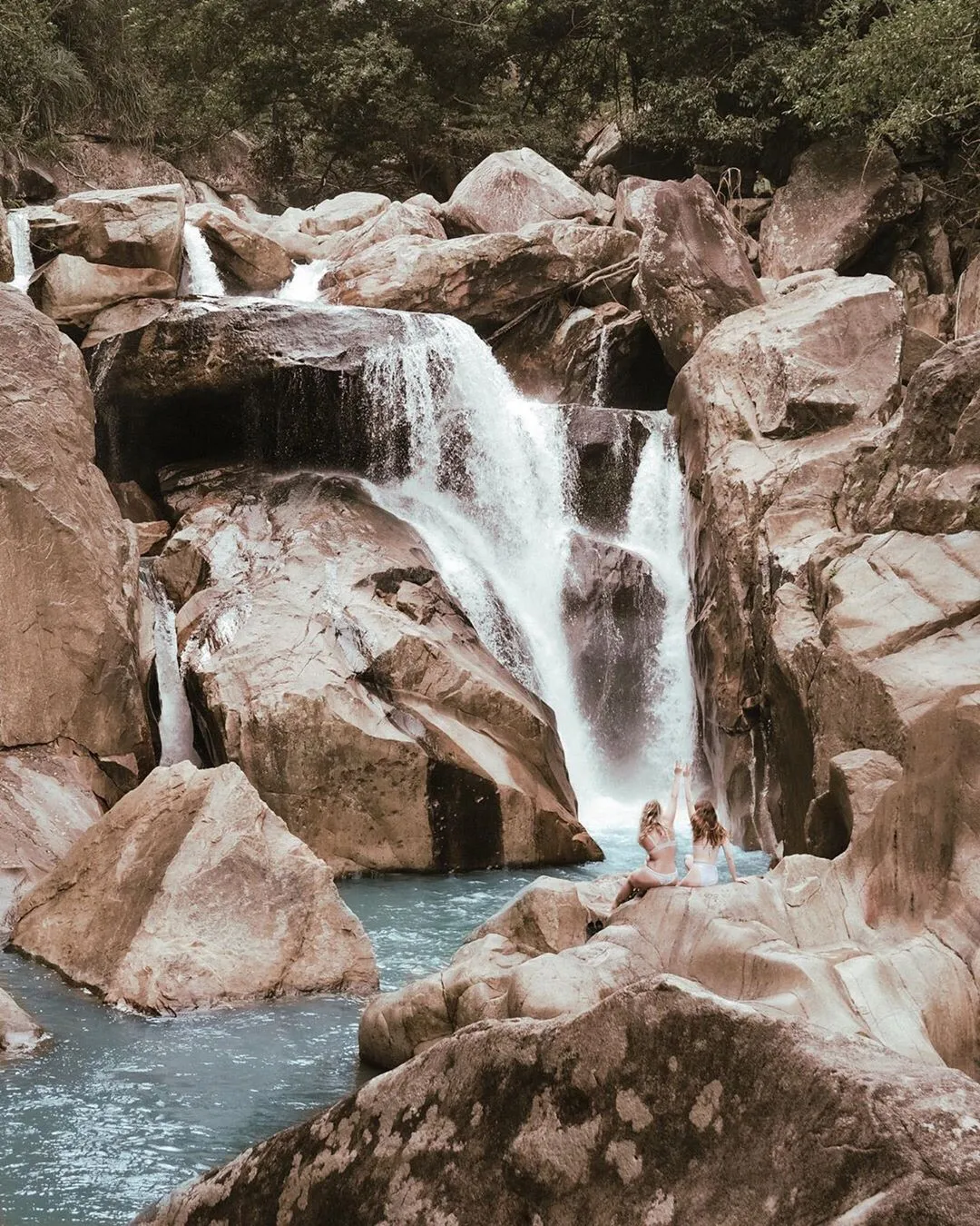 Thiên nhiên hoang sơ tại Thác Ba Hồ