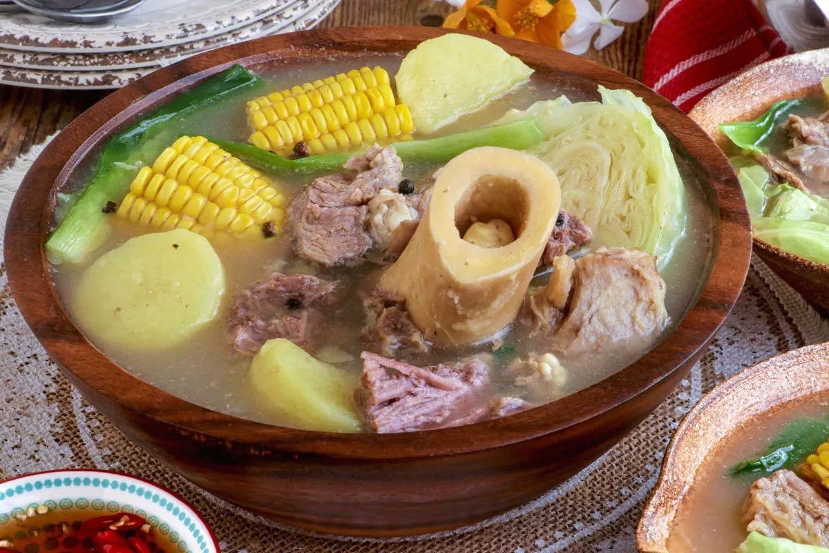 Thịt bò ninh nhừ trong súp Bulalo