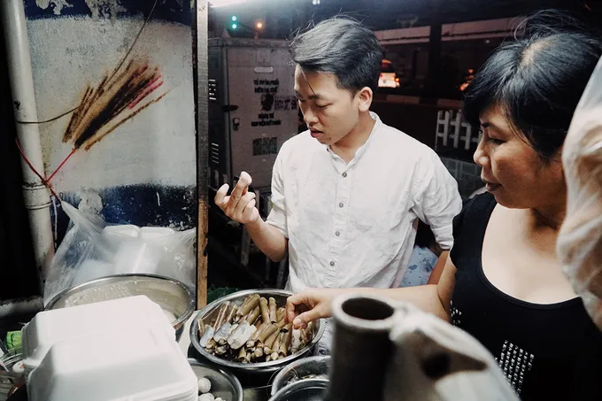 Thực khách có thể tự chọn hải sản tươi sống và yêu cầu chế biến theo ý thích tại Quán Ốc Mầm Non.